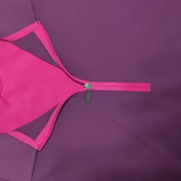 2 Nike tops - Picture 4 of 11